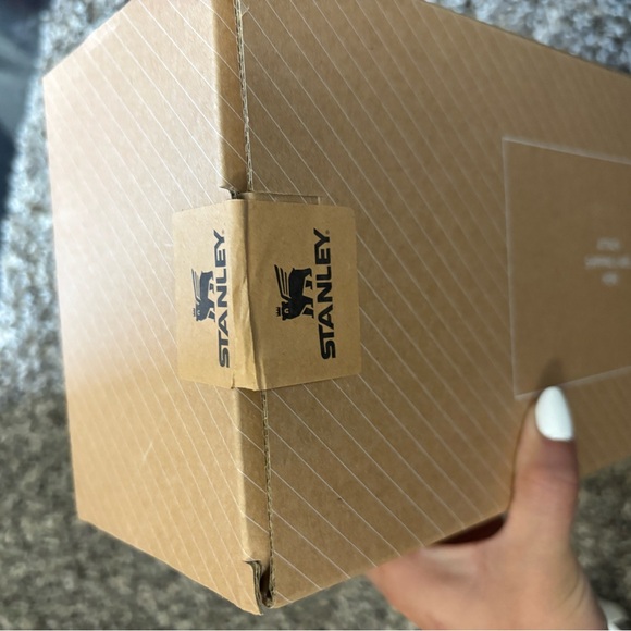 Stanley Brown Box with Logo - Picture 2 of 4